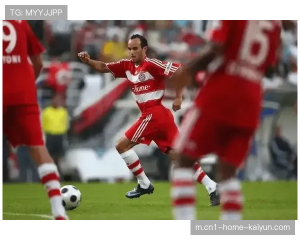 戴维斯双响主导安联之夜 拜仁边路突击撕碎对手防线